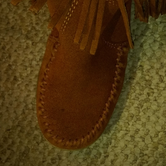 Minnetonka Fringe boots - Picture 4 of 4